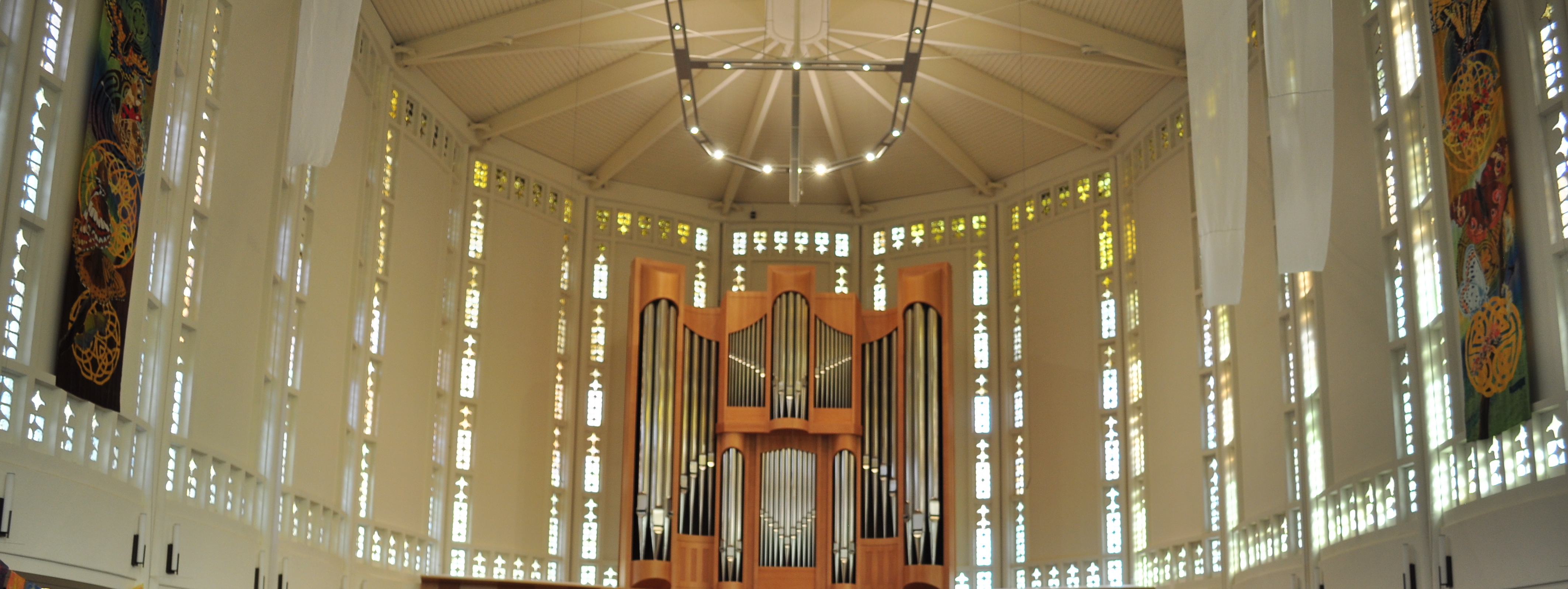 Seattle_-_Plymouth_Congregational_-_sanctuary_2_(26360112363)